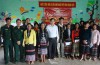 Chủ tịch UBMTTQVN tỉnh Quảng trị Tặng quà cho các hộ nghèo ở xã A Dơi, huyện Hướng Hoá